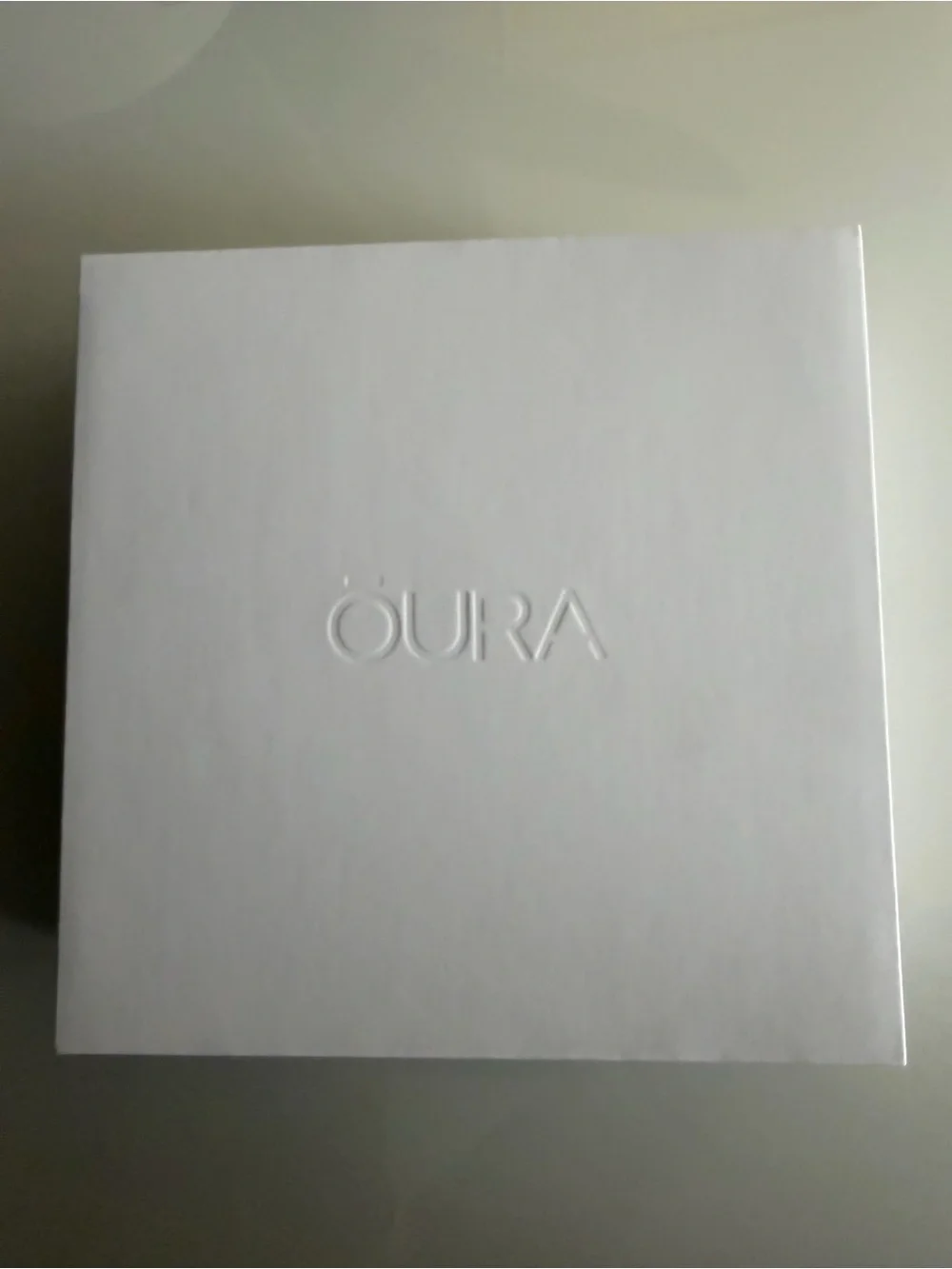 Oura Ring 4 in Brushed Silver: includes original packaging and 3 gold covers!